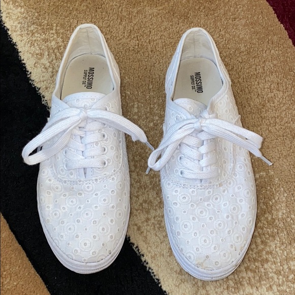 *SOLD* Sneakers👟 - Picture 2 of 9